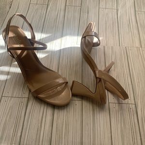 Natural beige Charles David scrappy EVERYTHING shoe…. Sexy heel